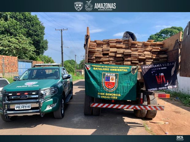 PMAM apreende meia tonelada de pescado e mais de 100m3 de madeira na AM-070