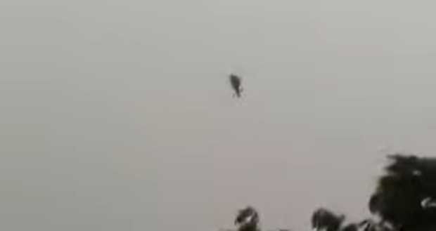 Ribeirinhos filmam queda de helicóptero do Exército Brasileiro no interior do Amazonas