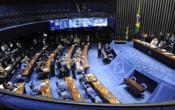 Senado aprova texto-base do projeto que revoga Lei de Segurança Nacional