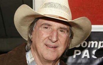 Sérgio Reis convoca manifestação em apoio a Bolsonaro e desafia STF: “A cobra vai fumar”