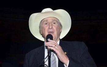 Sérgio Reis pede desculpas por áudio contra o STF e diz que não é bandido