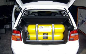 Com gasolina cara, brasileiros se arriscam com gás de cozinha em carro