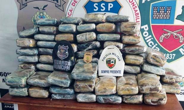 No porto de Maraã são apreendidos quase 100kg de skunk escondidos em um bote de alumínio
