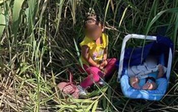 Agentes de fronteira encontram duas crianças abandonadas nos EUA