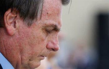 Bolsonaro joga a toalha e pede para caminhoneiros liberarem estradas