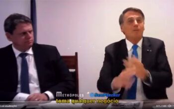 Bolsonaro ri de quem é contra o suposto "tratamento precoce" contra Covid-19 (vídeo)