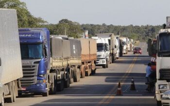 Caminhoneiros bloqueiam rodovias federais em ao menos 9 estados