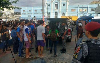 Criança de nove meses é atingido com um tiro no abdômen; ela estava no colo do pai que foi alvejado no rosto