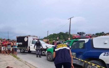 Dois corpos são encontrados em locais diferentes em saco e jogados em área de mata