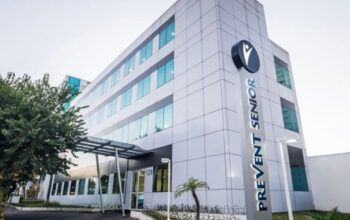 Dossiê denuncia que Prevent Senior estimulava competição entre médicos para bombar kit covid