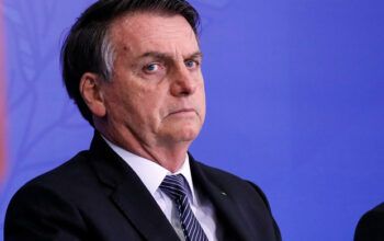 Em Nova Iorque, longe do cercadinho, Bolsonaro ‘vai ter que me engolir’