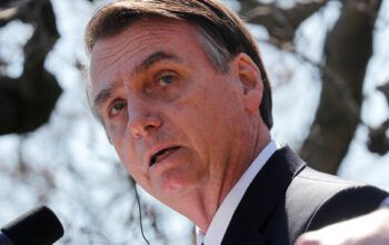 Em primeiro discurso do dia, Bolsonaro faz novas ameaças à democracia