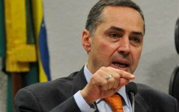 Horas após recuo, Bolsonaro volta a atacar Barroso