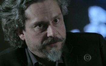 Império: José Alfredo descobre segredo e expulsa Silviano de casa