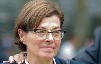 Líder de seita sexual que marcava mulheres a ferro pega 120 anos de prisão