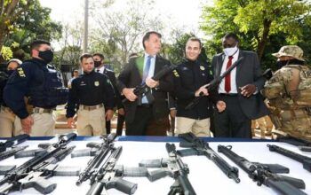 Moraes suspende portaria de Bolsonaro que dificulta rastreio de armas