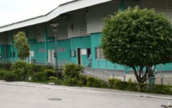 Mulher baleada é deixada na porta de hospital