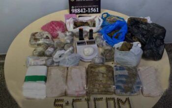 Mulher é presa com seis tabletes de droga entre oxi e maconha, além de cocaína