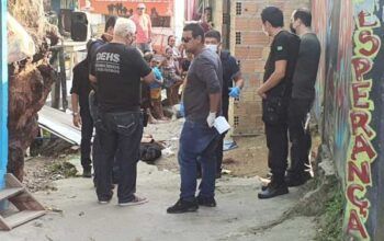 Pitbull é morto com vários tiros na cabeça e corpo é encontrado próxima à feira