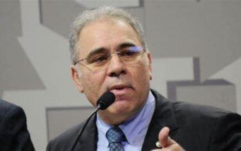 Queiroga critica estados por aplicar vacinas em jovens sem autorização da Anvisa