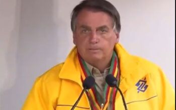 "Ser presidente não é fácil, se alguém quiser trocar comigo eu troco agora", diz Bolsonaro (vídeo)