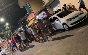 Vídeo mostra brutalidade de populares com suposto assaltante em bairro de Manaus