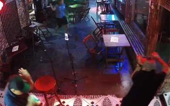 Bombeiro Militar enfurecido atira várias pra cima vezes no Boteco Caminho de Ksa - VÍDEO