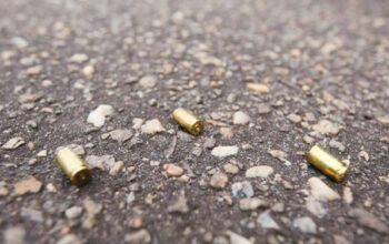 Após discussão, menino de 12 anos é morto com tiro na cabeça por jovem de 19 anos