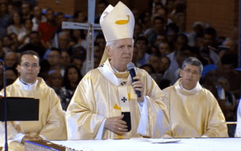Arcebispo critica armas, o ódio e as notícias falsas durante missa em Aparecida: “para ser pátria amada não pode ser pátria armada”
