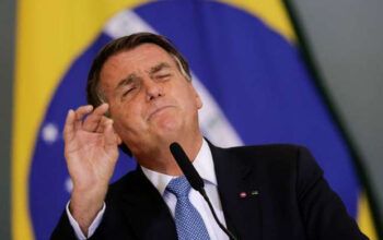 Bolsonaro diz que 'não tem poder' sobre Petrobras e que não vai congelar preço do combustível na canetada