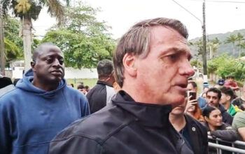Bolsonaro é impedido de ver o jogo do Santos por não ter tomado vacina (vídeo)