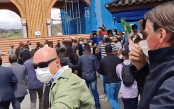 Bolsonaro é vaiado em Aparecida: "genocida", "lixo", "assassino" (vídeo)