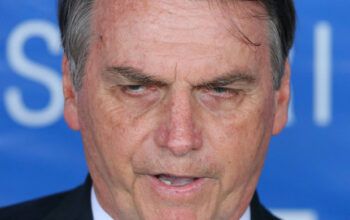 Bolsonaro muda de opinião, diz que quer depor presencialmente à PF