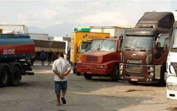 Caminhoneiros exigem queda no preço do diesel e marcam greve para 1º de novembro
