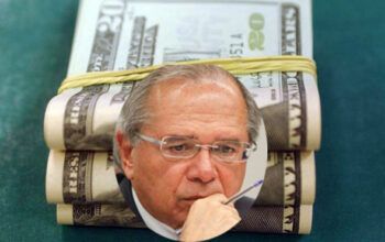 Dólar bate R$ 5,65 após Guedes pedir licença para furar o teto dos gastos