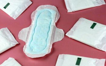 Doze estados e DF têm política de distribuição de absorventes em escolas públicas vetada por Bolsonaro