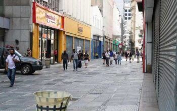 Estudo aponta queda na desigualdade entre 2003 e 2015, mas Folha não cita Lula, Dilma e PT