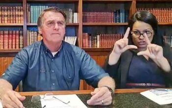 Facebook derruba live em que Bolsonaro associa Aids à vacina da Covid