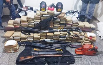 Gambiarra” é preso com mais de 300 quilos de drogas e um arsenal de armas em Tefé.