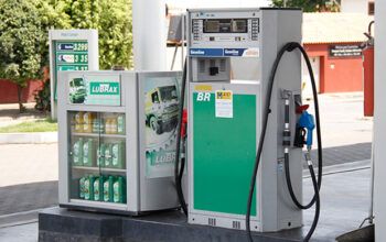 Gasolina sobe 3,3% em uma semana e chega a custar R$ 7,49 o litro, diz ANP
