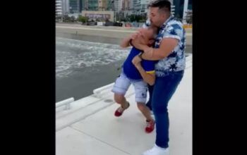 Homem gay parte pra cima de homofóbico que xingou amiga trans de "viadinho" (vídeo)