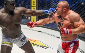 'Homem mais Forte do Mundo' nocauteia gigante em 18 segundos; veja