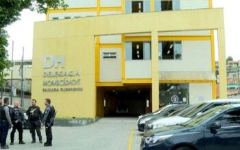 Homens sacam armas e se matam durante briga de bar neste domingo