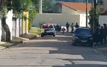 Mulher é morta com três facadas no coração pelo ex-companheiro