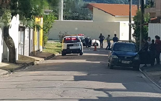 Mulher é morta com três facadas no coração pelo ex-companheiro