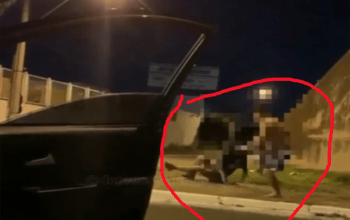 Mulher transexual é atacada na rua enquanto amigos do agressor filmam o momento de violência