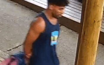 Novo vídeo mostra acusado de estuprar mulher dentro de carro trocando de roupa