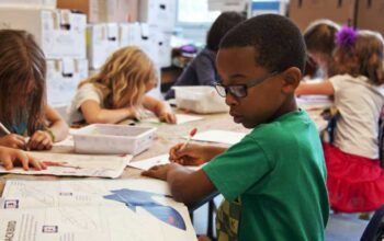 Reino Unido deixa de obrigar máscaras em escolas e casos de covid explodem