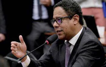 Relator do projeto das fake news quer proibir monetização de canais e perfis de políticos