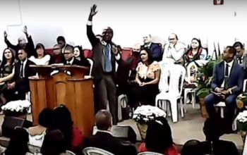 Vídeo: pastor sofre AVC durante culto e morre